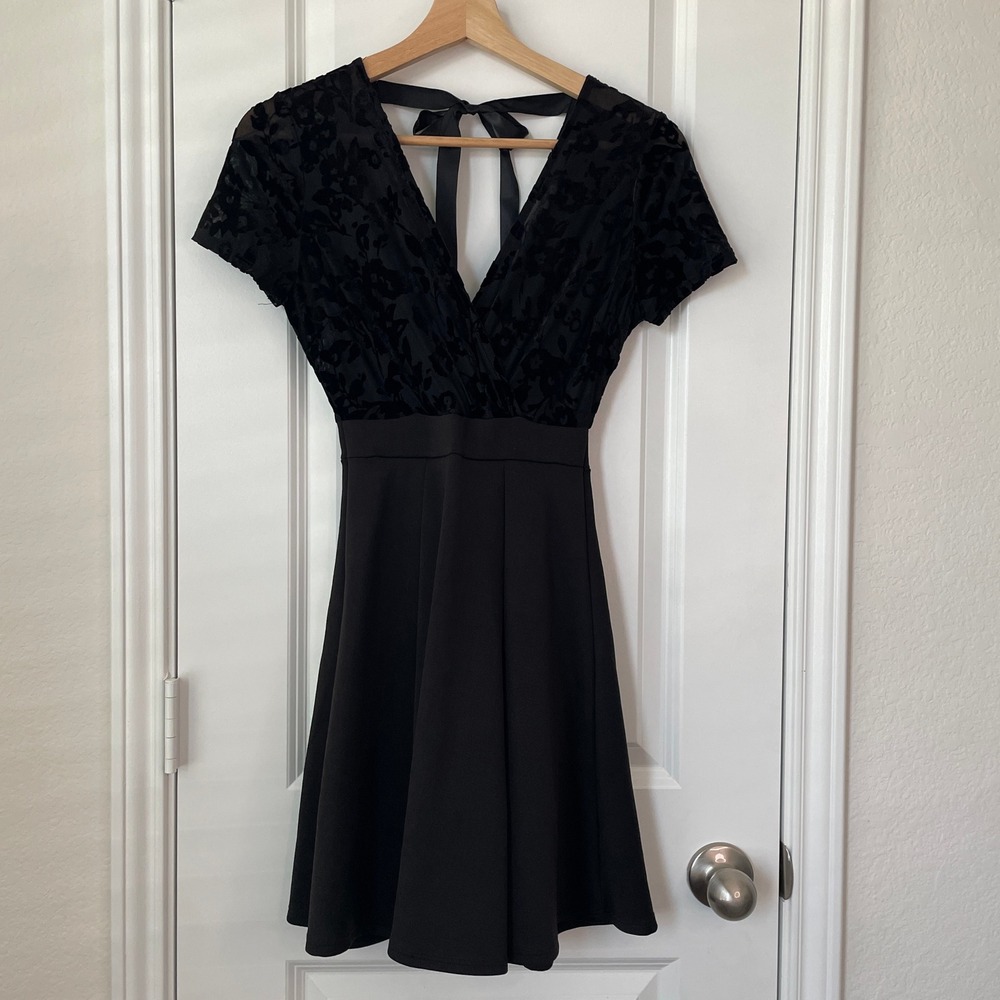 January 7 Black Floral V-Neck Dress Ribbon Back Women's Small Cocktail Party